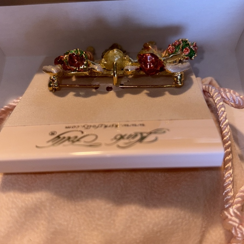 NWOT KIRK’S FOLLY 3 angels w/enamel & glitter gt pin/pendant $55 - Picture 9 of 10